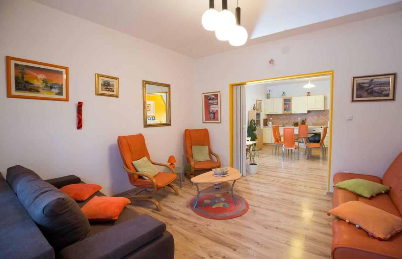 Viki Apartment