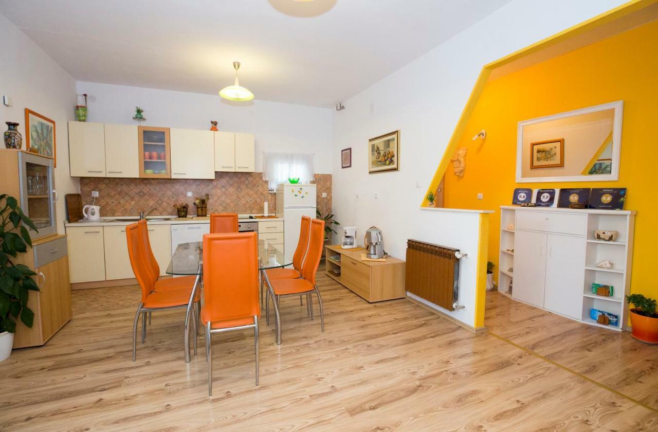 Viki Apartment