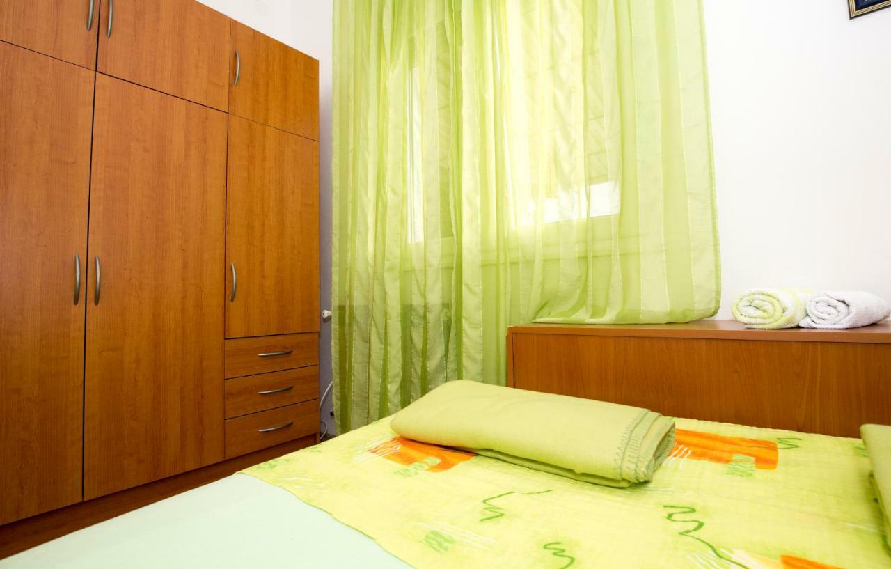 Apartment Viki *